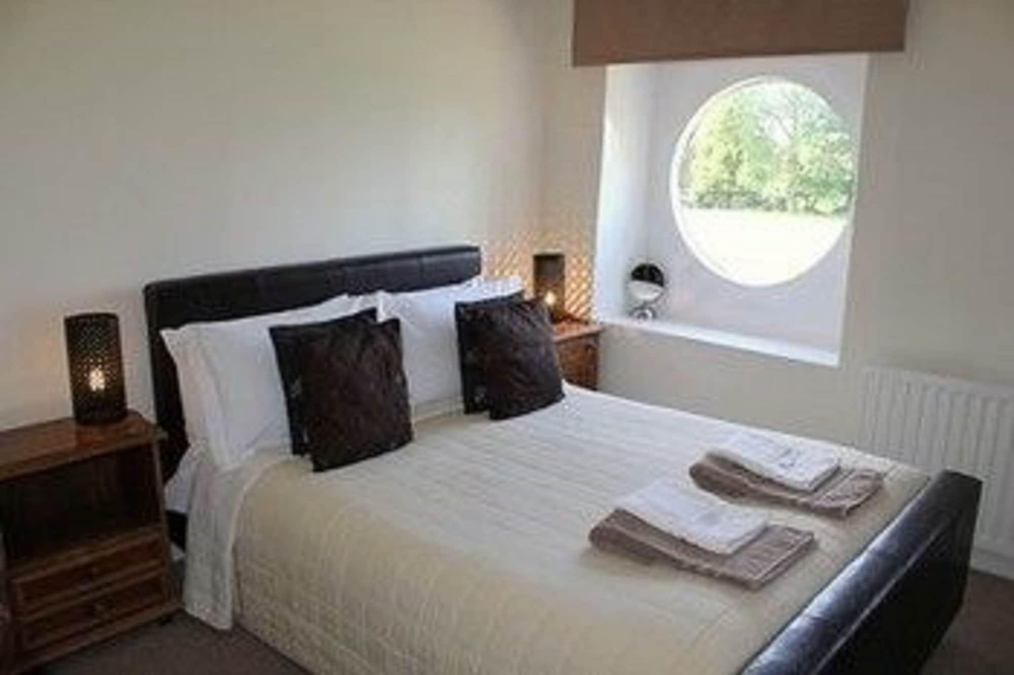 The Coach House Bed & Breakfast Winterbourne Bagian luar foto